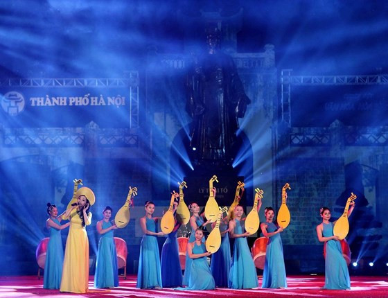 មានសកម្មភាពជាច្រើនដើម្បីអបអរសាទរពិធីរំលឹកខួបអនុស្សាវរីយ៍ ៦៥ នៃទិវារំដោះរដ្ឋធានីហាណូយ