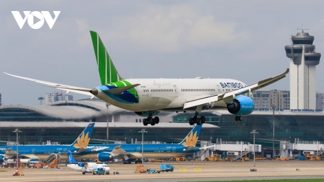 វៀតណាមបើកដំណើរការឡើងវិញនូវជើងហោះហើរពាណិជ្ជកម្មអន្តរជាតិក្នុងលក្ខខ័ណ្ឌមានសុវត្ថិភាព