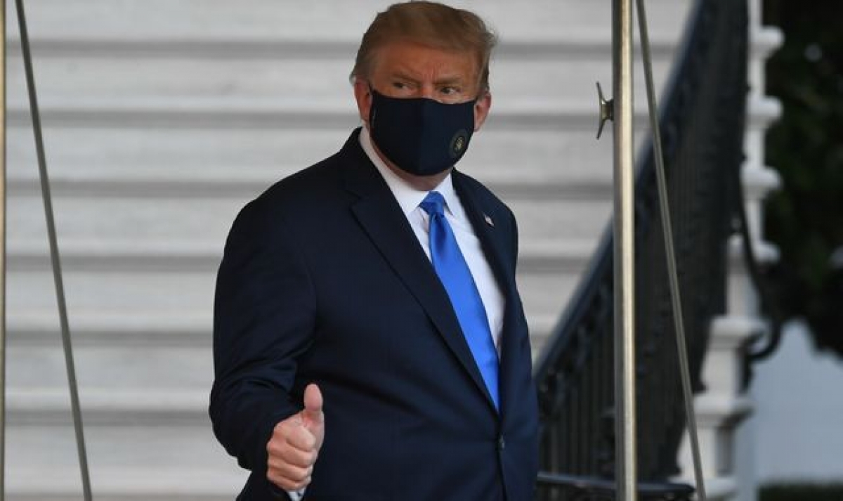ប្រធានាធិបតីអាមេរិក លោក Trump បាន​បង្ហាញវត្តមាន​នៅចំពោះ​មុខ​សារធារណៈ​ជនជាលើកដំបូង បន្ទាប់ពីត្រូវបានធ្វើរោគវិនិច្ឆ័យថា ឆ្លងជំងឺកូវីដ ១៩