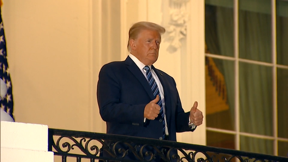 ប្រធានាធិបតីអាមេរិកលោក Donald Trump វិលត្រឡប់​មកធ្វើ​ការ​ឡើងវិញ​ក្រោយរយៈពេលទទួលការព្យាបាលជំងឺកូវីដ ១៩