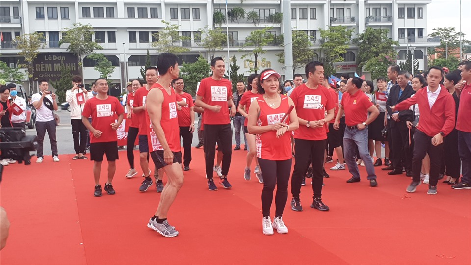 ចាប់ផ្តើមការរត់បណ្ដាក់គ្នា ដោយប្រធានបទ ” រួមជាមួយ​វៀតណាម”