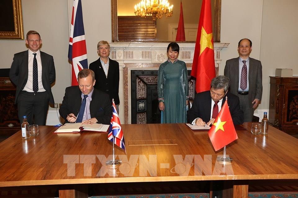 វៀតណាមនិងចក្រភពអង់គ្លេសចុះហត្ថលេខាលើកិច្ចព្រមព្រៀងពាណិជ្ជកម្មសេរី