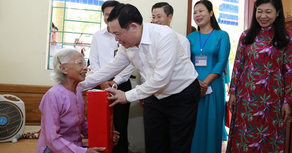 ទីក្រុងហាណូយ៖ ទឹកប្រាក់ជាង៣៧០ពាន់លានដុងសម្រាប់ថែទាំមុខសញ្ញាគោលនយោបាយនិងពលករក្នុងបុណ្យចូលឆ្នាំថ្មីប្រពៃណី ឆ្នាំឆ្លូវ ត្រីស័ក ២០២១