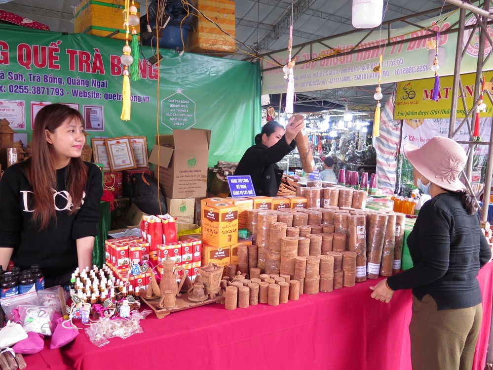 ផលិតផល OCOP ទាក់ទាញអតិថិជនក្នុងឱកាសបុណ្យតេត