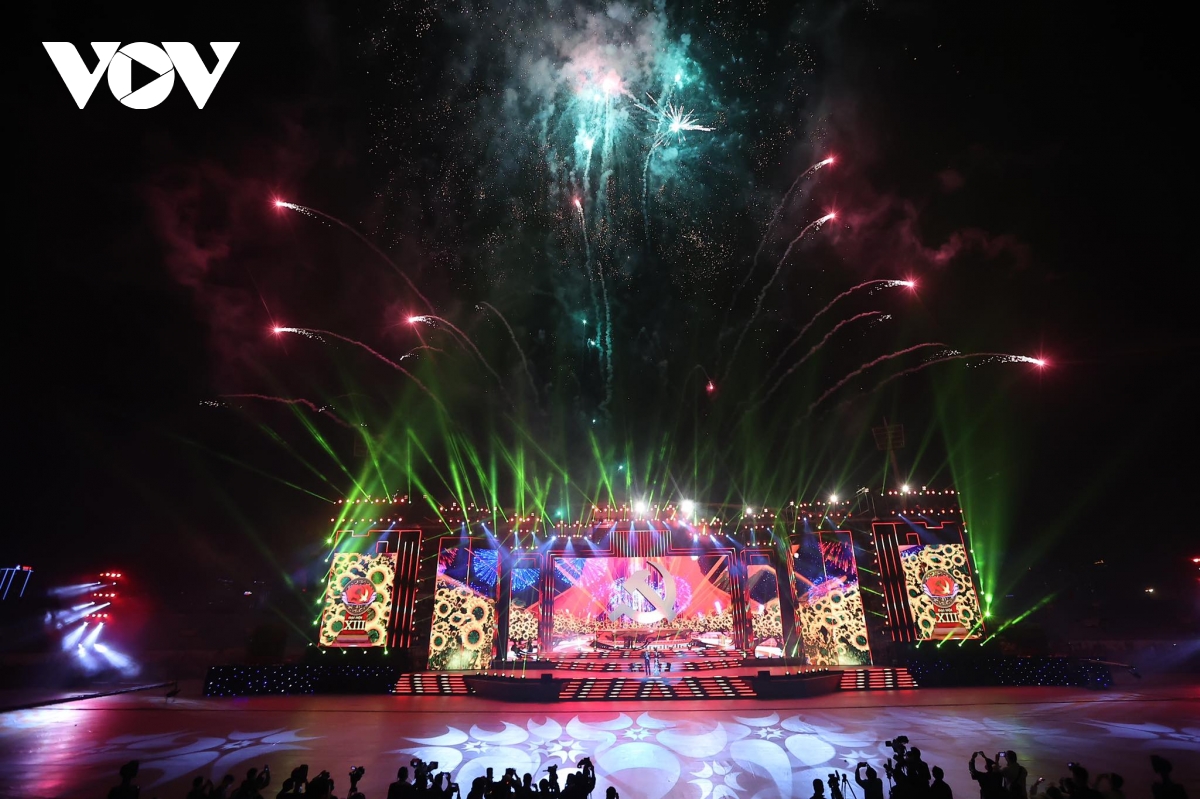 កម្មវិធីសិល្បៈពិសេសអបអរសាទរមហាសន្និបាតលើកទី ១៣ របស់បក្សប្រកបដោយ​ជោគជ័យ