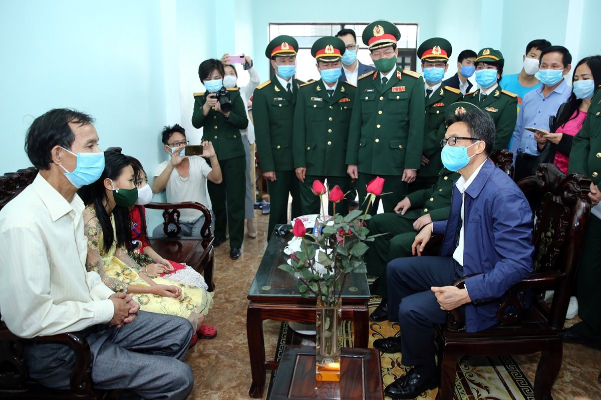 សកម្មភាពសាកសួរសុខទុក្ខនិងជូនពរឆ្នាំថ្មីប្រពៃណីរបស់ថ្នាក់ដឹកនាំបក្សនិងរដ្ឋវៀតណាម