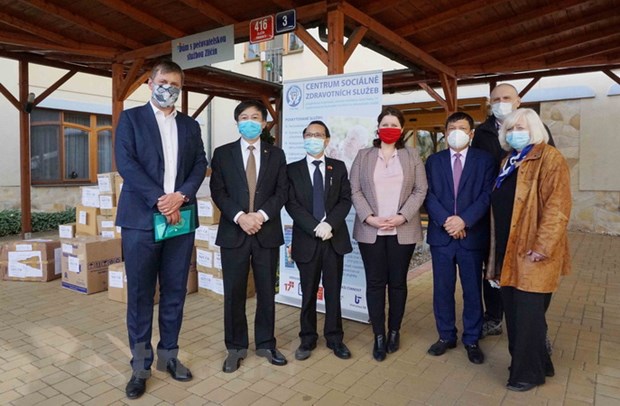 មជ្ឈដ្ឋានអ្នកនយោបាយសាធារណរដ្ឋឆែក ផ្ញើលិខិតអបអរ​សាទរ​សហគមន៍ជនវៀតណាម