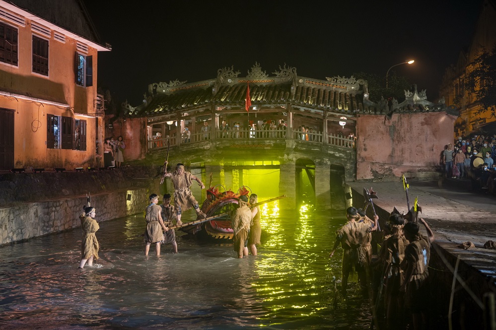 Hoi An Show បង្ហាញឡើងវិញទិដ្ឋភាពនៃកំពង់ផែពាណិជ្ជកម្ម Hoi An បុរាណ​