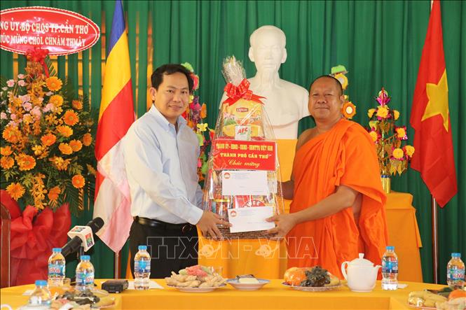 អំណរសាទរបុណ្យចូលឆ្នាំថ្មីប្រពៃណីរបស់ជនរួមជាតិខ្មែរ