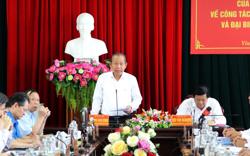 ឧបនាយករដ្ឋមន្រ្តីវៀតណាមលោក Truong Hoa Binh ចុះត្រួតពិនិត្យការងារបោះឆ្នោតនៅខេត្ត Vinh Long
