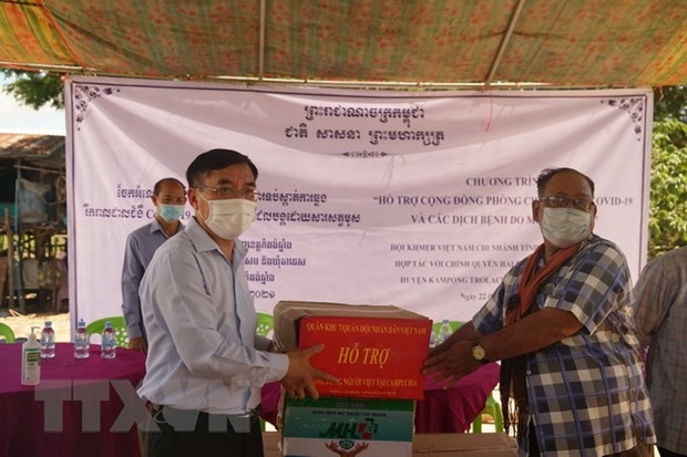 ជួយឧបត្ថម្ភបងប្អូនដើមកំណើតវៀតណាមនៅកម្ពុជា បង្ការ ប្រយុទ្ធប្រឆាំងជំងឺរាតត្បាតកូវីដ ១៩ និង Chikungunya