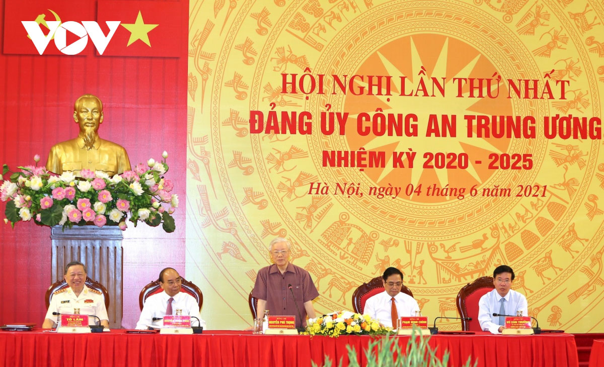 គណៈកម្មាធិការបក្សនគរបាលមជ្ឈឹមត្រូវចាត់ទុកការ​ថែរក្សា​សន្តិសុខ​នយោបាយ សណ្តាប់ធ្នាប់ សុវត្ថិភាពសង្គមជាភារកិច្ចស្នូល