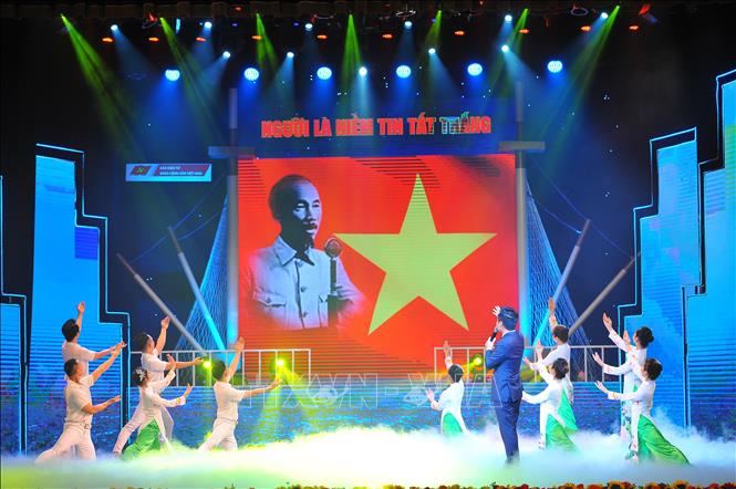សកម្មភាពរំលឹកខួបលើកទី១១០ទិវាលោកប្រធានហូជីមិញចាកចេញពីប្រទេសទៅស្វែងរកមាគ៌ាសង្គ្រោះជាតិ