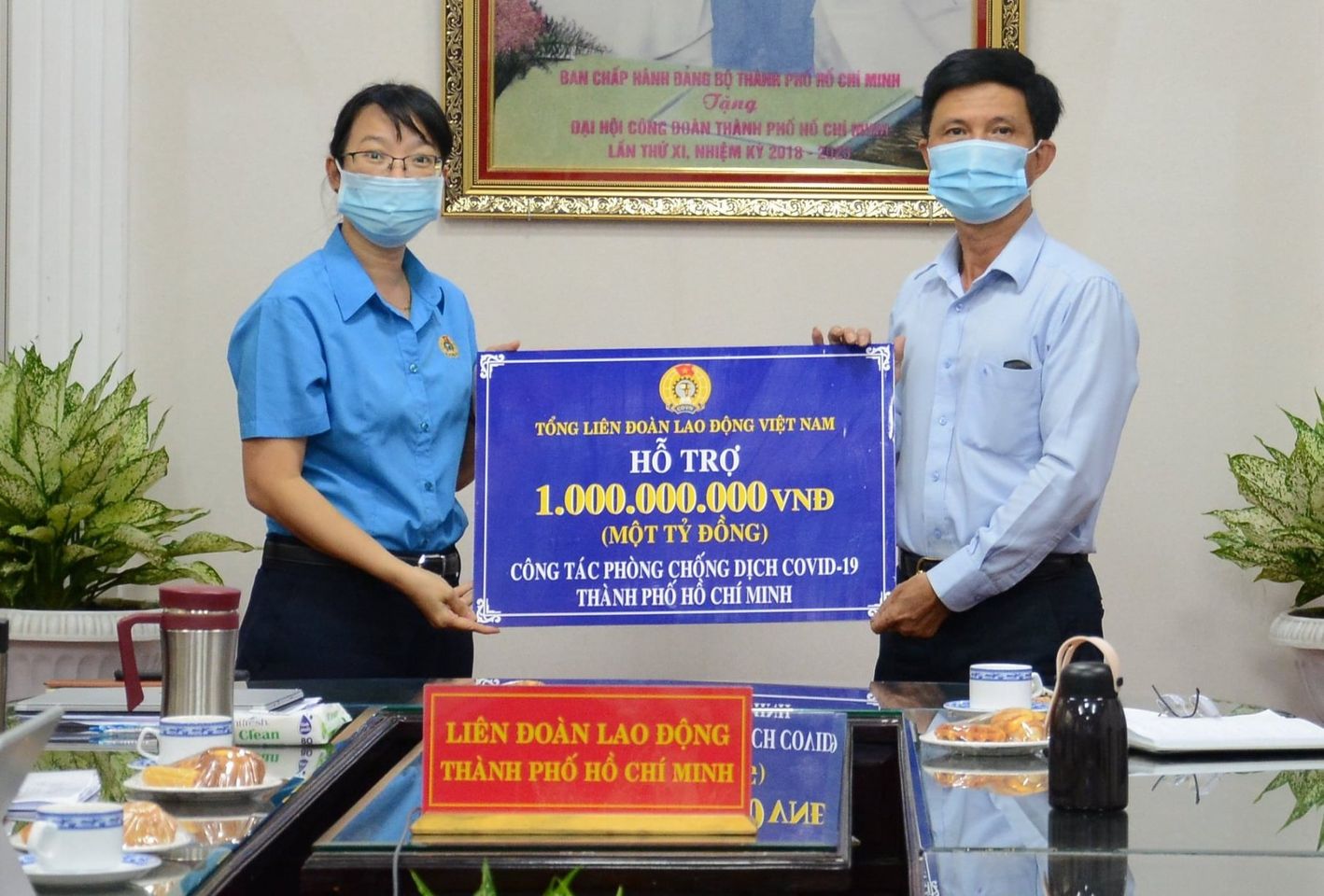 អគ្គសហព័ន្ធពលករវៀតណាមជួយឧបត្ថម្ភថវិកាជាង ១១៣ ពានលានដុង ដល់ពលករ ដែលរងផលប៉ះពាល់ដោយសាររលកទី ៤ នៃជំងឺកូវីដ ១៩
