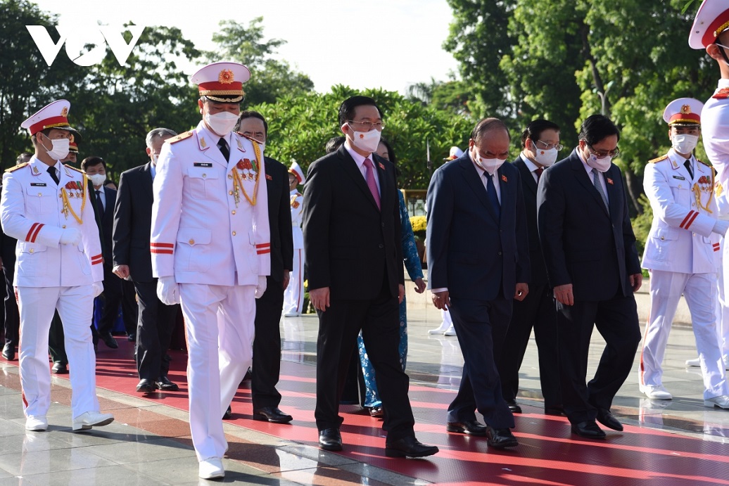 ថ្នាក់ដឹកនាំបក្សនិងរដ្ឋឧទ្ទិសដល់វិញ្ញាណក្ខ័ន្ធបណ្ដាវីវៈយុទ្ធជនពលី