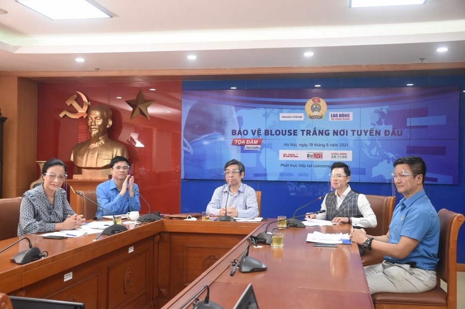 កិច្ចសន្ទនា “ការពារគ្រូពេទ្យនៅខ្សែត្រៀមជួរមុខ”