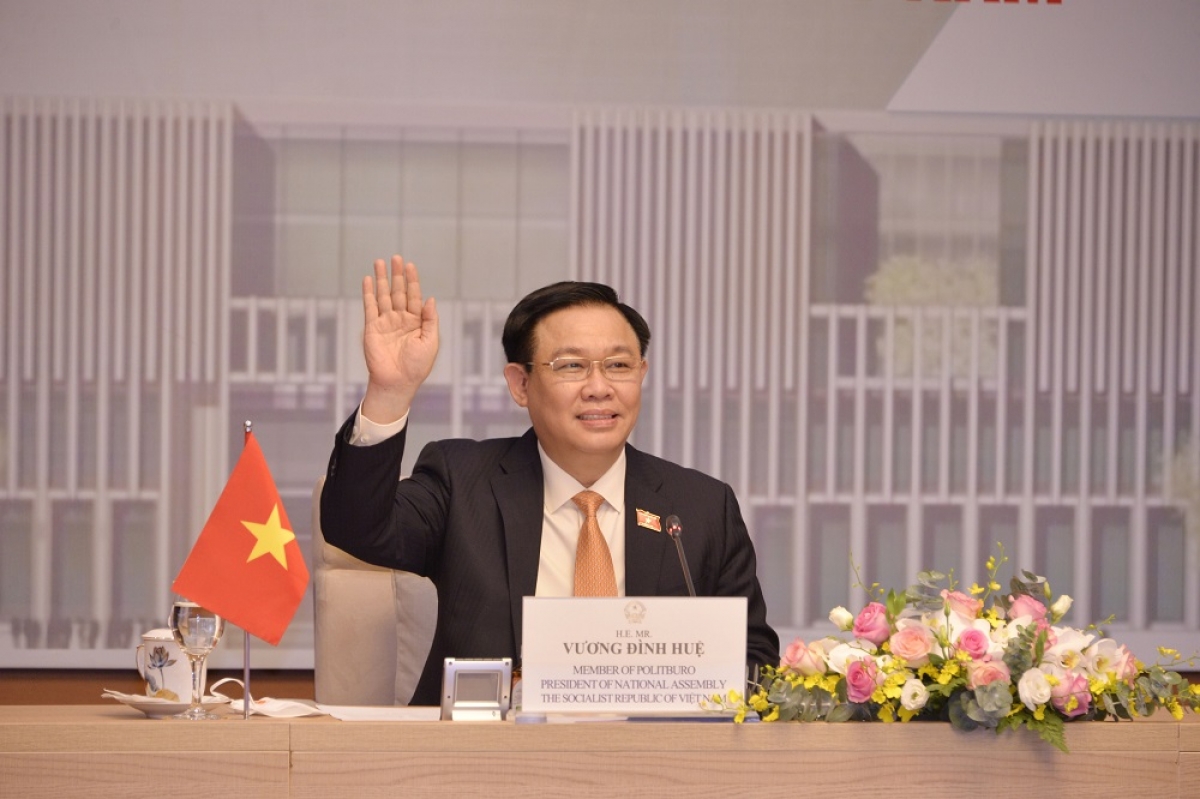 ប្រធានរដ្ឋសភាលោក Vuong Dinh Hue  ចាប់ផ្តើមដំណើរទស្សនកិច្ចនៅអឺរ៉ុប