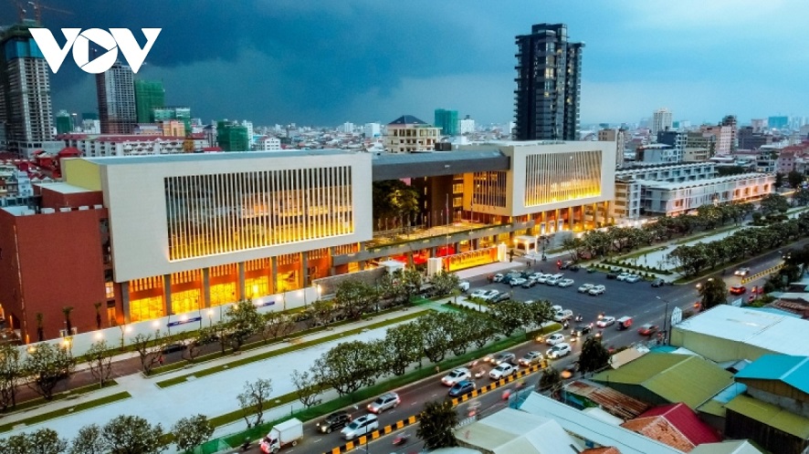 អនុរដ្ឋមន្រ្តីក្រសួងការពារប្រទេសវៀតណាមអញ្ជើញចូលរួមពិធីបើកសម្ពោធអគារ រដ្ឋបាល សាលប្រជុំទីស្ដីការក្រសួងការពារជាតិថ្មីរបស់កម្ពុជា