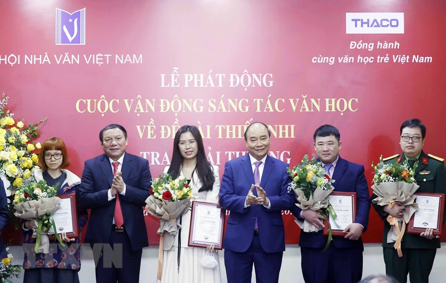 ប្រធានរដ្ឋ លោក Nguyen Xuan Phuc៖ សង្គមទាំងមូលគួរតែផ្តល់អ្វីដែលល្អបំផុតដល់កុមារ ដើម្បីអនាគតរបស់ប្រទេសជាតិ