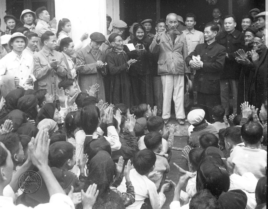 ការតាំងពិព័រណ៍រូបថត “ប្រទេសជាតិទទួលនិទាឃរដូវ”