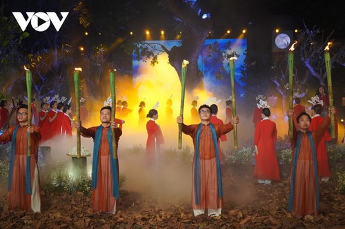 ចំណាប់អារម្មណ៏អំពីពិធីរៀបអាពាហ៍ពិពាហ៍ដ៏ពិសេសរបស់ គូស្វាមីភរិយា ចំនួន ២០គូ ដែលសុទ្ធតែជាវេជ្ជបណ្ឌិត និងគិលានុបដ្ឋាយិកានៅមន្ទីរពេទ្យវិទ្យាសាស្ត្រយោធលេខ ១៧៥