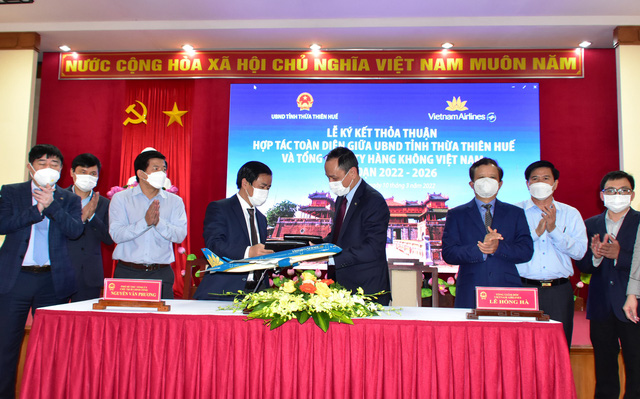 ខេត្ត​ Thua Thien Hue និង Vietnam Airlines ​ចុះហត្ថលេខាលើកិច្ចព្រមព្រៀងសហប្រតិបត្តិការ ដើម្បីផ្សព្វផ្សាយផលិតផល និងគោលដៅទេសចរណ៍