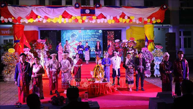 និស្សិតឡាវទទួលស្វាគមន៍បុណ្យ​ចូល​ឆ្នាំ​ថ្មី​ប្រពៃណី Bunpimay នៅរដ្ឋធានីបុរាណ Hue
