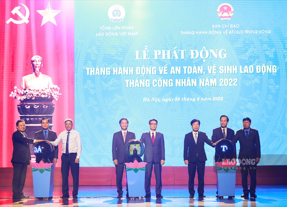 យកចិត្តទុកដាក់ ថែទាំជីវភាពខាងសម្ភារៈនិងខាងស្មារតីសម្រាប់ប្រជាពលករ