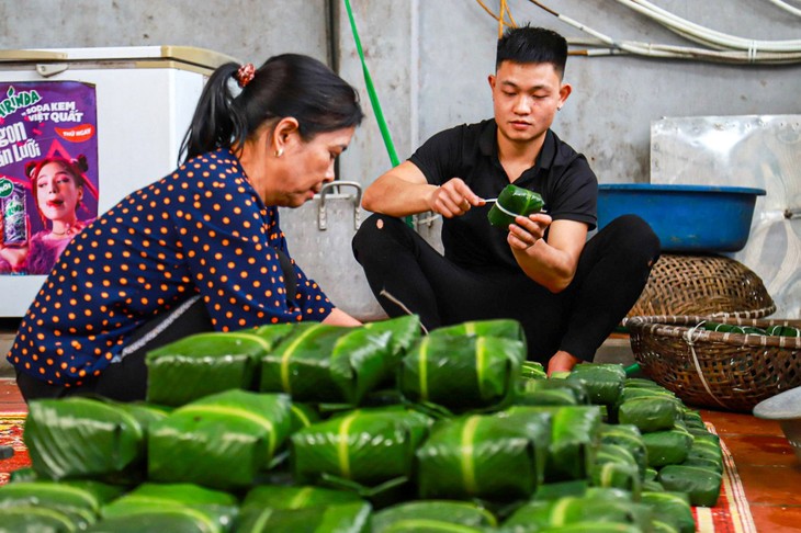 ភូមិរបរ​មួយនៅ​នៅ​ក្នុង​រដ្ឋ​ធានី​​ដែល​ធ្វើ​នំអន្សម​រាប់​ពាន់​ជា​រៀង​រាល់​ថ្ងៃ