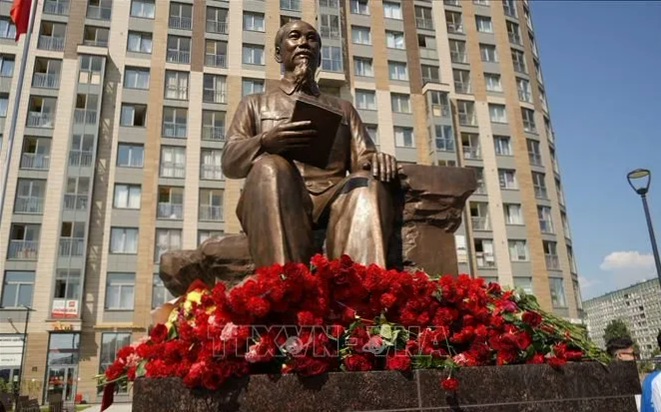 ទីលាននៅ Saint Petersburg (រុស្ស៊ី) បំពាក់ឈ្មោះលោកប្រធានហូជីមិញ