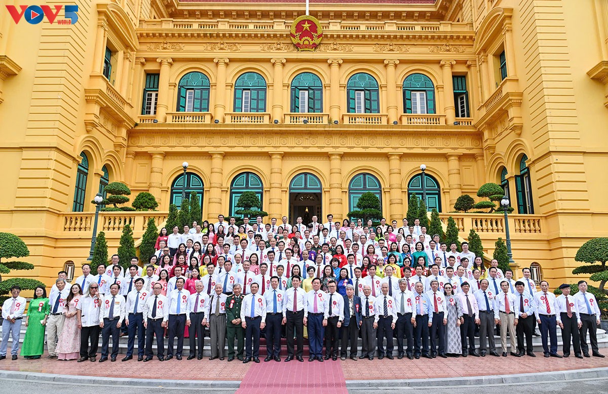 លោកប្រធានរដ្ឋ លឿង គឿងជួបសំណេះសំណាលនិងលើកតម្កើងអ្នកសារព័ត៌មានឆ្នើម