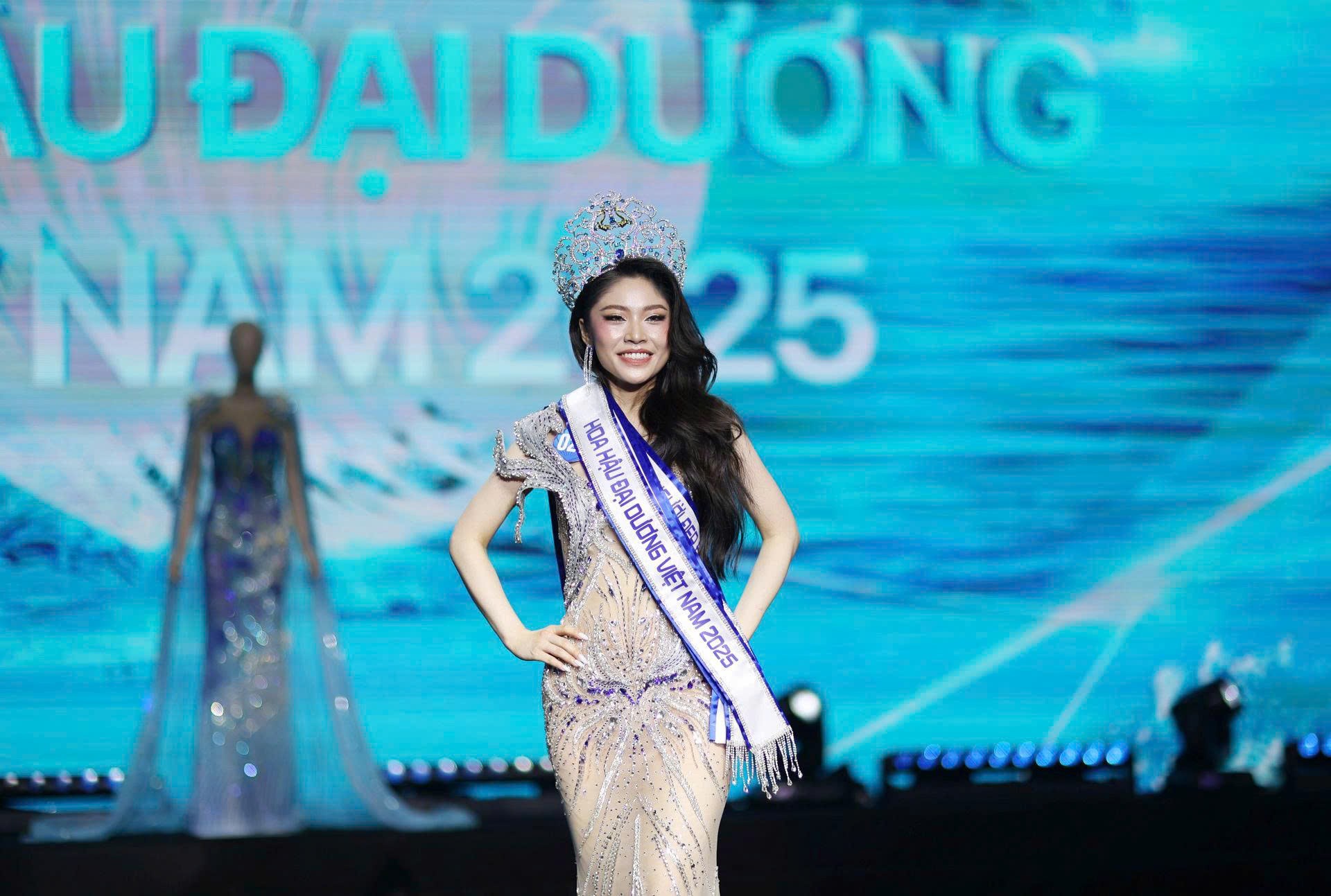 កញ្ញា ង្វៀន ថាញ់ថាវ គ្រងមកុដបវរកញ្ញាមហាសមុទ្រវៀតណាមឆ្នាំ ២០២៥