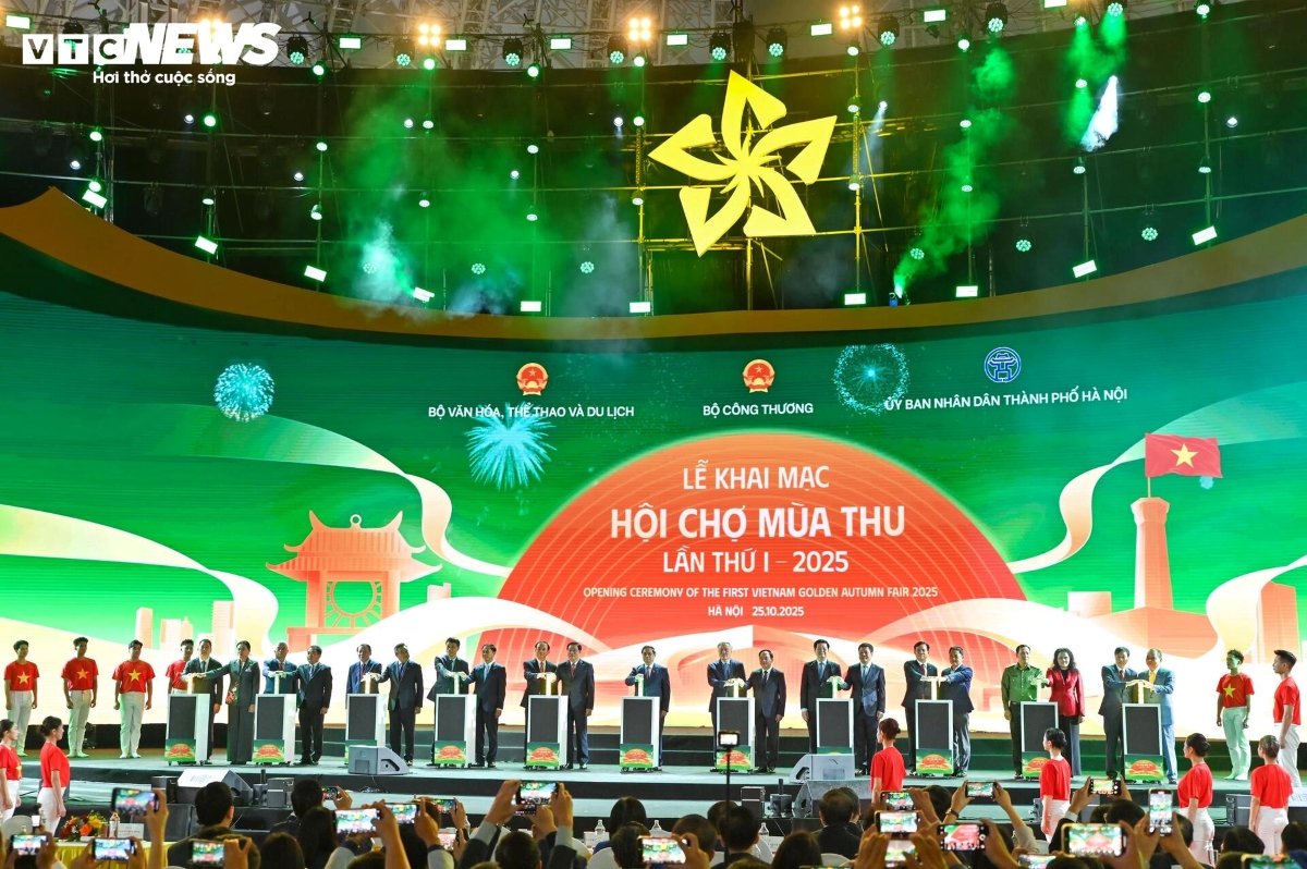 បើកពិព័រណ៍សរទរដូវលើកដំបូង - ២០២៥៖ ដំណើរនៃការតភ្ជាប់ សមាហរណកម្មនិងវិបុលភាព