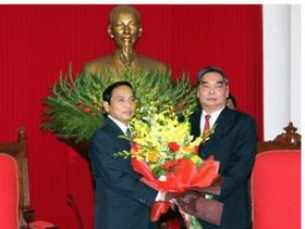 ທ່ານ ເລຮົ່ງແອງ ຕ້ອນຮັບ ບັນດາພະນັກງານ ການນຳຂັ້ນສູງພັກ, ລັດ ລາວ