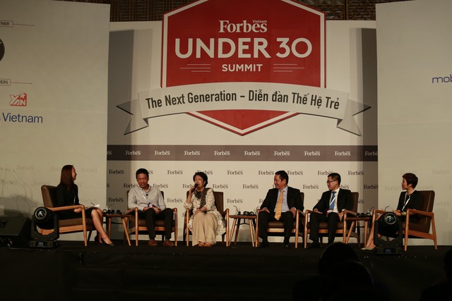 ເວທີປາໄສຊາວໜຸ່ມດ້ວຍຫົວຂໍ້ວ່າ“ລຸ້ນໜຸ່ມສືບທອດ”ນະຄອນໂຮ່ຈິມິນ