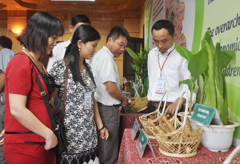 ກອງປະຊຸມຂະແໜງອຸດສາຫະກຳແລະການຄ້າ6ແຂວງທິດເໜືອພາກກາງ2015