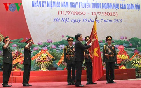 ປະທານປະເທດເຂົ້າຮ່ວມພິທີສະເຫຼີມສະຫຼອງ65ປີແຫ່ງວັນມູນເຊື້ອຂະແໜງພະລາທິການກອງທັບ