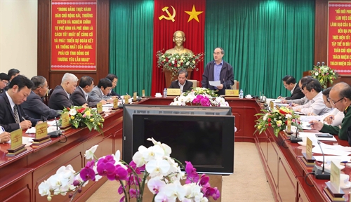 ປະທານຫງວຽນທ້ຽນເຍີນລົງສຳຫຼວດການກວກາເຄື່ອນໄຫວເສດຖະກິດລວມໝູ່ຢູ່ເລີມດົ່ງ