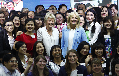 ນາງJillBiden,ພັນລະຍາຮອງປະທານາທິບໍດີອາເມລິກາJoeBiden ຢ້ຽມຢາມນະຄອນໂຮ່ຈິມິນ