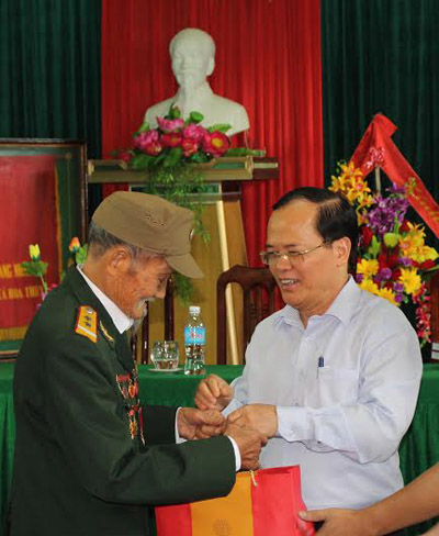 ຫົວໜ້າຄະນະກຳມະການກວດກາສູນກາງໂງວັນຢຸໄດ້ອາໄລພົນເອກຫວໍຫງວຽນຢ໋າບ