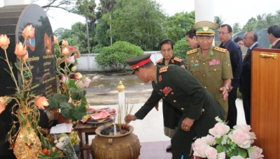 ຊາວຫວຽດນາມຢູ່ລາວສະເຫຼີມສະຫຼອງວັນທະຫານເສຍອົງຄະ,ນັກຮົບເສຍສະຫຼະຊີວິດເພື່ອຊາດ