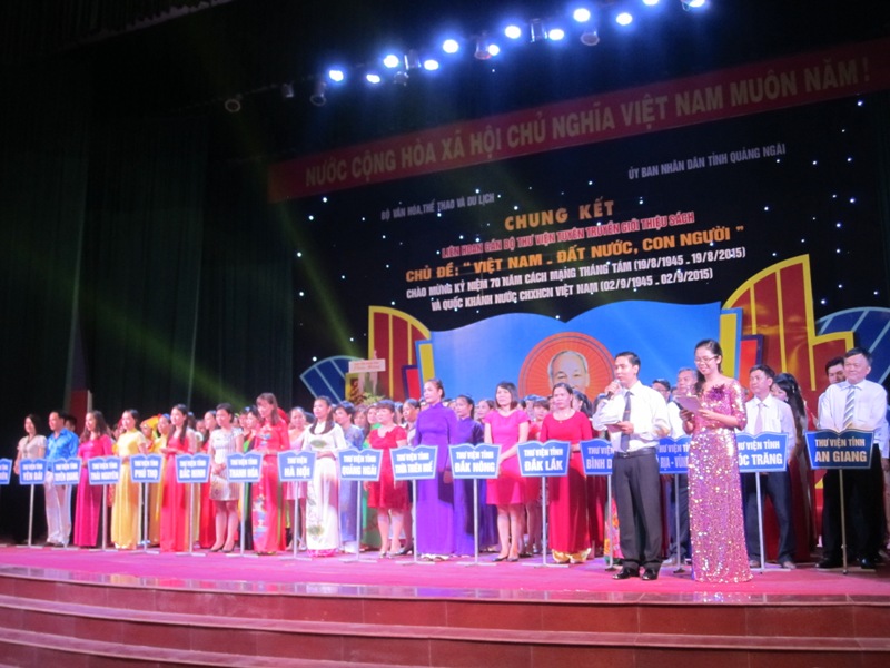 ໂຄສະນາແນະນຳປື້ມດ້ວຍຫົວຂໍ້“ປະເທດຊາດແລະຊາວຫວຽດນາມ”