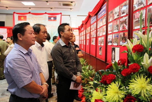 ງານວາງສະແດງການຮ່ວມມືດ້ານປ້ອງກັນຄວາມສະຫງົບລາວ-ຫວຽດນາມ