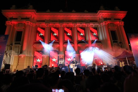 ວັນບຸນດົນຕີຮ່າໂນ້ຍລະດູໃບໄມ້ຫຼົ່ນ