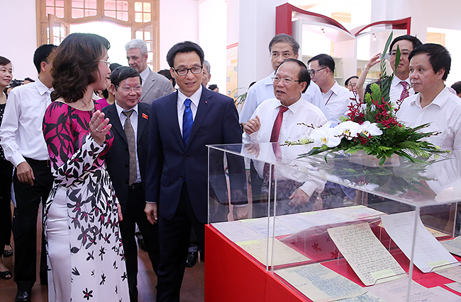 ຮອງນາຍົກລັດຖະມົນຕີຫວູດືກດາມເຂົ້າຮ່ວມພິທີໄຂງານວາງສະແດງ“ປະເທດຊາດ-ໄລຍະທາງ70ປີ”