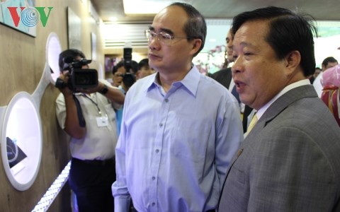 ຄະນະກຳມະການສູນກາງແນວໂຮມປະເທດຊາດຫວຽດນາມເຮັດວຽກຢູ່ເຂດເຕັກໂນໂລຢີສູງນະຄອນໂຮ່ຈີມິນ