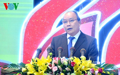 ຮອງນາຍົກລັດຖະມົນຕີຫງວຽນຊວນຟຸກເຮັດວຽກຢູ່ແຂວງກວາງນິງ