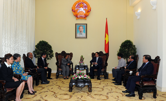 ທ່ານນາຍົກລັດຖະມົນຕີຫງວຽນເຕີ໋ນຢຸງຕ້ອນຮັບລັດຖະມົນຕີການເງິນກຳນົດລາຄາກູບາ