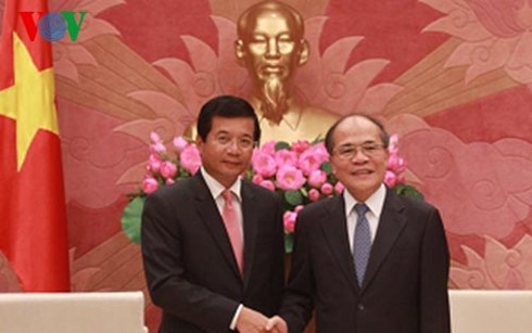 ປະທານສະພາແຫ່ງຊາດຫວຽດນາມຕ້ອນຮັບເອກອັກຄະລັດຖະທູດລາວປະຈຳຫວຽດນາມເຂົ້າຢ້ຽມອຳລາ