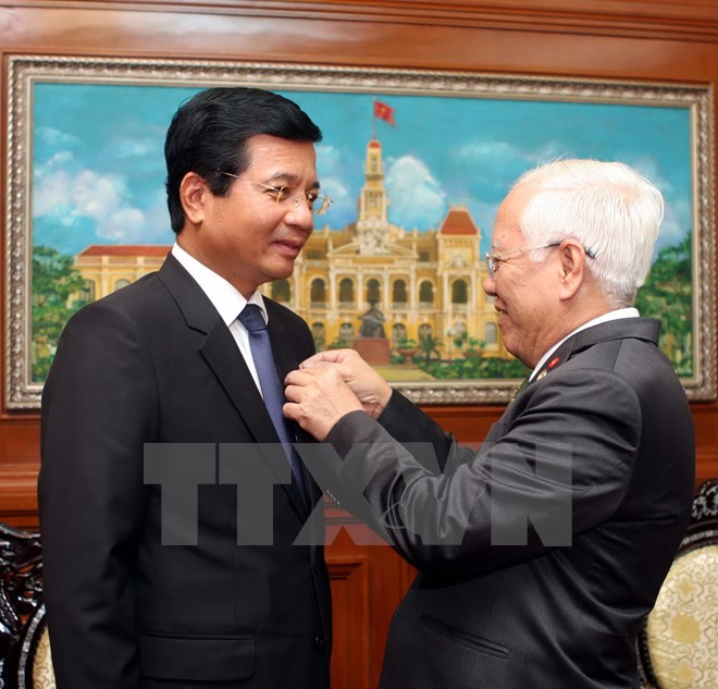 ມອບກາໝາຍນະຄອນໂຮ່ຈີມິນໃຫ້ເອກອັກຄະລັດຖະທູດລາວປະຈຳຫວຽດນາມ